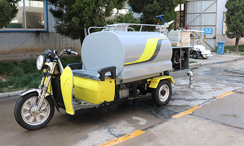 環(huán)衛(wèi)小型電動(dòng)灑水車(chē)介紹