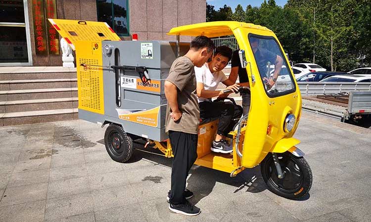 三輪高壓沖洗車現(xiàn)場培訓(xùn) 高壓沖洗車