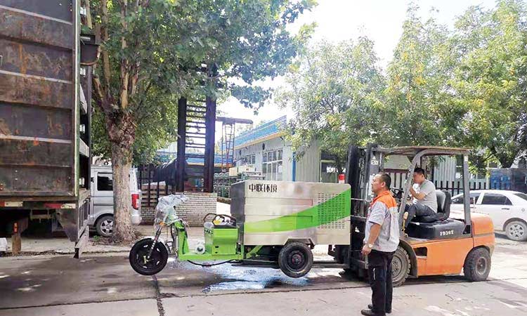 發(fā)往湖南環(huán)衛(wèi)公司的三輪高溫高壓清洗車，用于市政環(huán)衛(wèi)高溫高壓作業(yè)