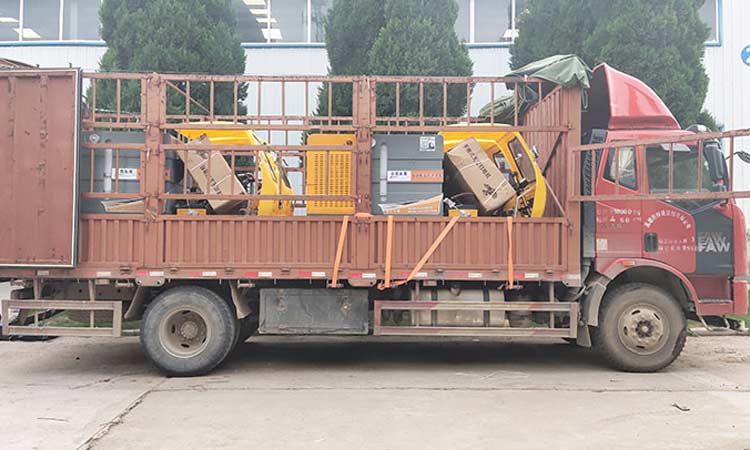 高速收費站定制多功能高壓清洗車，用于道路的快速沖洗和保潔