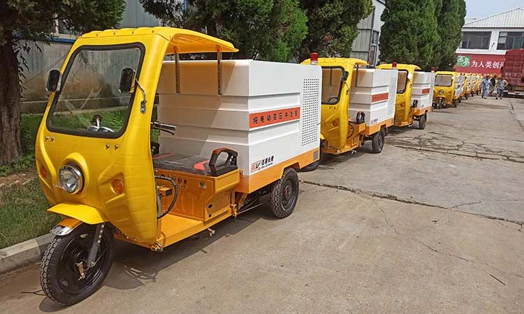 環(huán)衛(wèi)公司三輪多功能高壓清洗車發(fā)貨現(xiàn)場(chǎng)