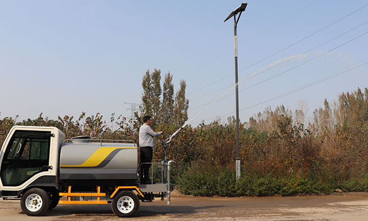 淺聊濟(jì)南百易灑水車(chē)的工作原理過(guò)程