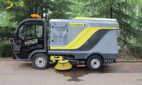 小型道路洗掃車，“變干掃，為洗掃”創(chuàng)新環(huán)衛(wèi)