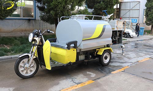 小型三輪灑水車(chē)，解決校園飛絮防疫問(wèn)題