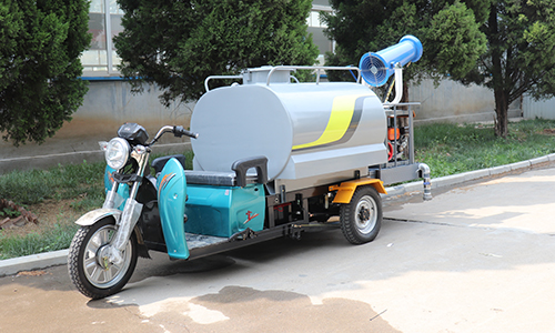 三輪霧炮灑水車(chē)，工業(yè)園區(qū)抑塵好幫手