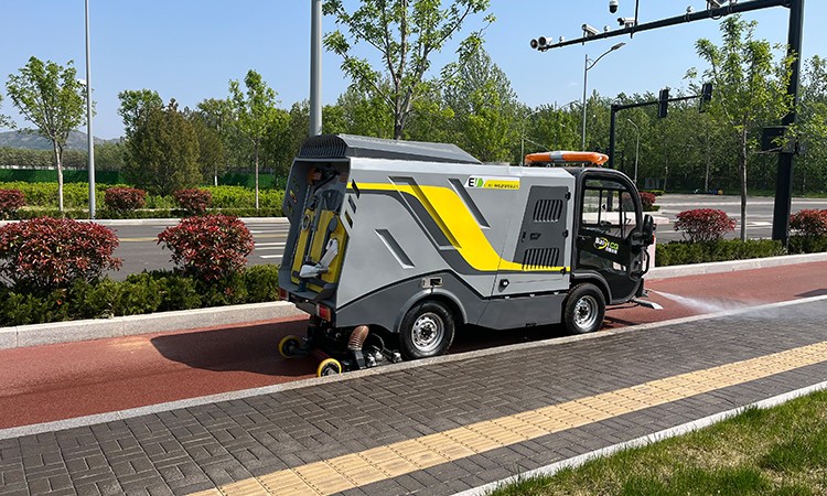 深度清潔車，人行道路面清潔后路見本色