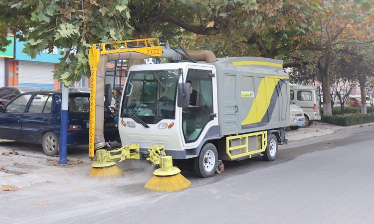 落葉清掃車的是怎樣快速收集落葉的？