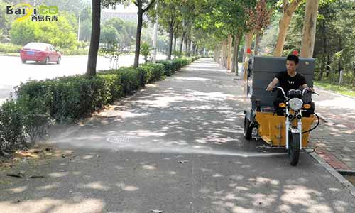 電動三輪高壓清洗車，車身小巧高壓沖洗不傷路面