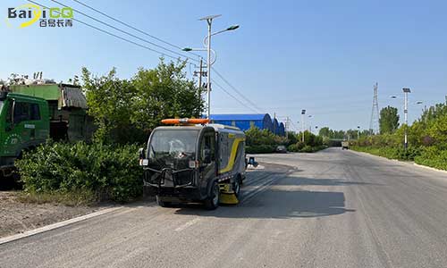 小型道路洗掃車，道路清潔高效無揚塵