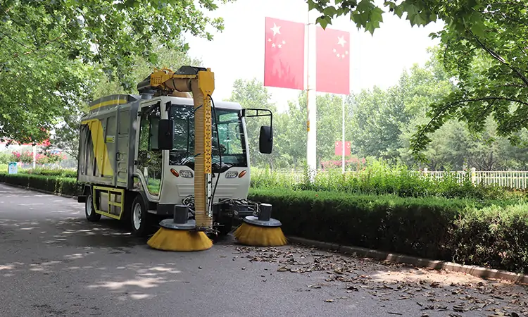 純電動(dòng)樹葉收集車