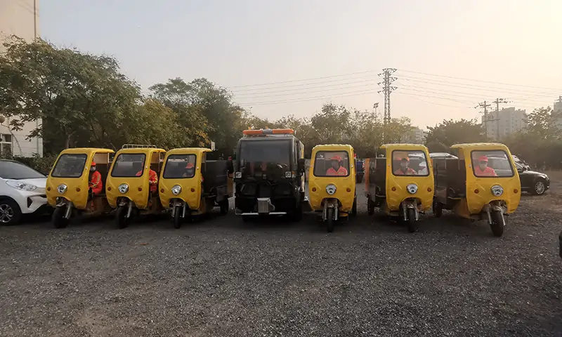 純電動(dòng)洗掃車及多功能高壓清洗車發(fā)往河南某環(huán)衛(wèi)公司，交接完成！