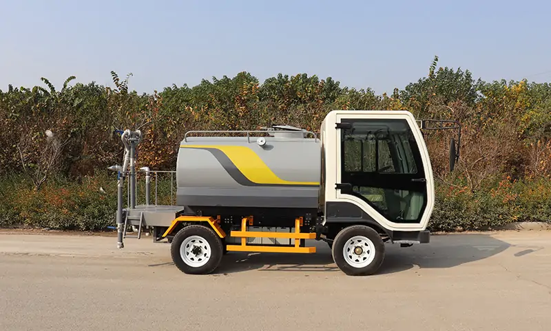 四輪多功能灑水車(chē)—狹窄路段、背街小巷道路養(yǎng)護(hù)專(zhuān)用車(chē)輛