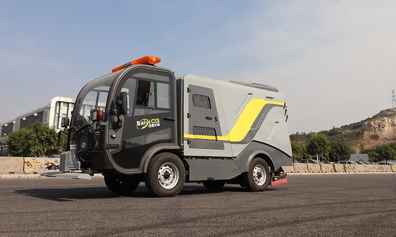 純電動深度清潔車--高壓移動清洗盤+大容量水箱，解決三級道路衛(wèi)生保潔難題！