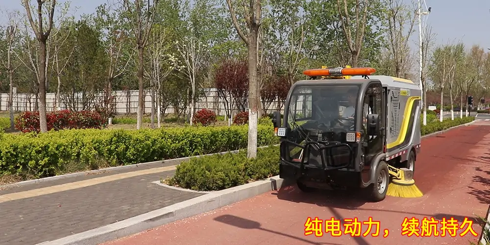 道路洗掃車，路面污漬清潔“專家”_電動(dòng)洗掃車_環(huán)衛(wèi)洗掃車_小型洗掃車