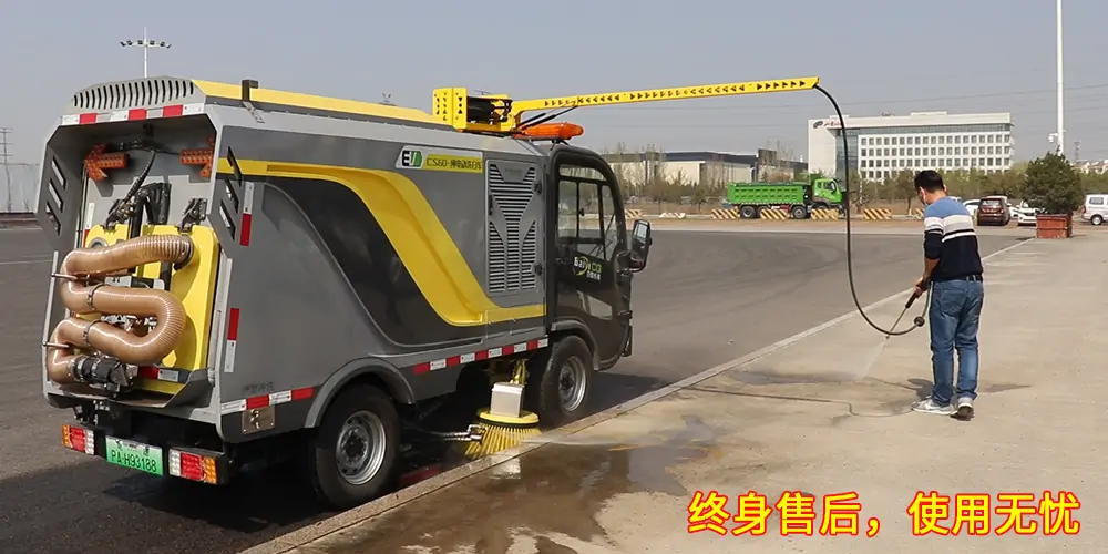 道路洗掃車，路面污漬清潔“專家”_電動(dòng)洗掃車_環(huán)衛(wèi)洗掃車_小型洗掃車