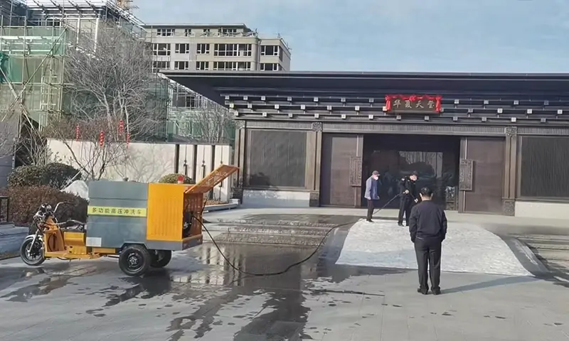 多功能高壓沖洗車助力山東某環(huán)衛(wèi)，用于路面清洗養(yǎng)護，景區(qū)道路沖洗！