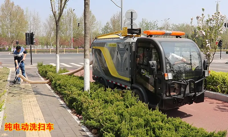 機(jī)場、學(xué)校、景區(qū)等路面清理效果一直不好？小型清潔設(shè)備廠家給您一個建議！