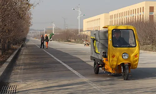 春季風沙揚塵大怎么辦呢？別擔心！這款純電動三輪高壓清洗車就可以解決！