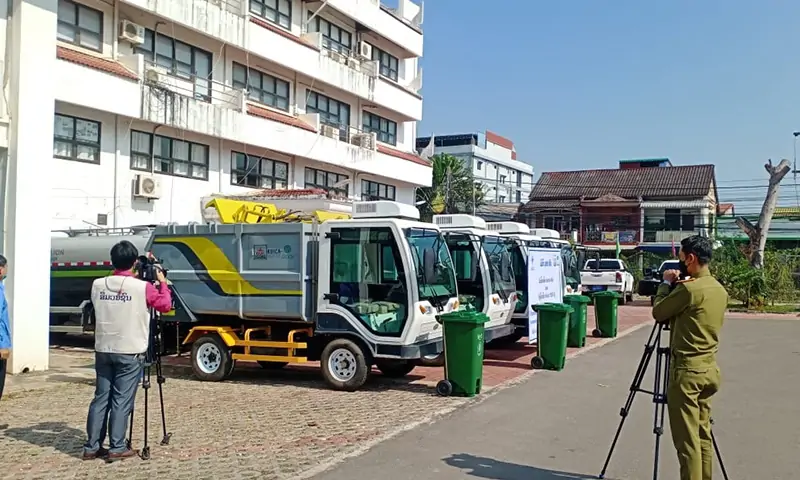 一輛車解決商業(yè)街道垃圾轉(zhuǎn)運清理難題！后裝式垃圾清運車，環(huán)衛(wèi)作業(yè)垃圾轉(zhuǎn)運好幫手！