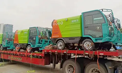 四輪高壓沖洗車到貨深圳！助力深圳環(huán)衛(wèi)好幫手