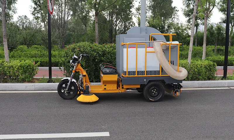 純電動三輪樹葉收集車，景區(qū)園林物業(yè)狹窄區(qū)域落葉收集轉(zhuǎn)運專用車！