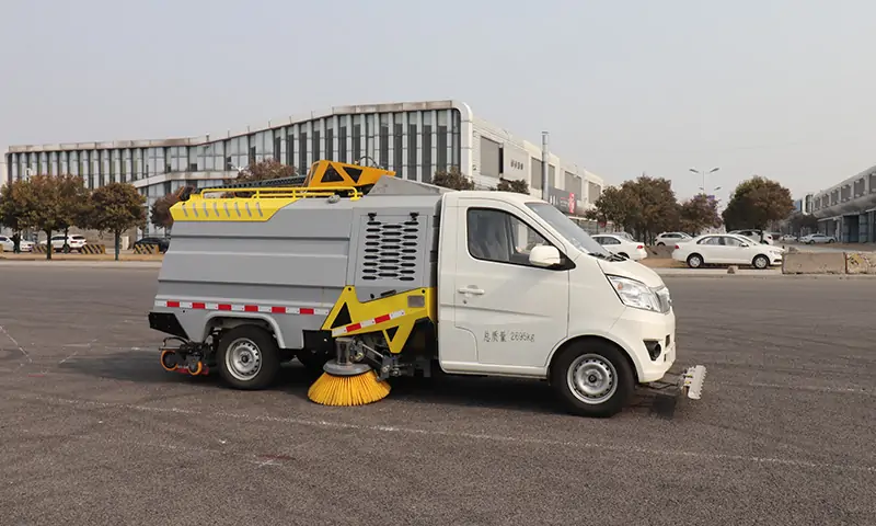 新品上市！新能源純電動洗掃車亮相！長安底盤可上牌，可旋轉機械臂帶高壓沖洗顯奇效！