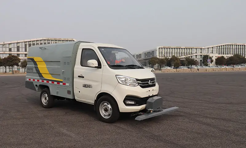 新品上市！新能源純電動道路養(yǎng)護車亮相！長安底盤可上牌，駕駛舒適，操作簡單！