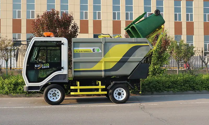 高效環(huán)保的四輪電動后裝式垃圾清運車，搖桿控制，雙人駕駛室，液壓動力十足！