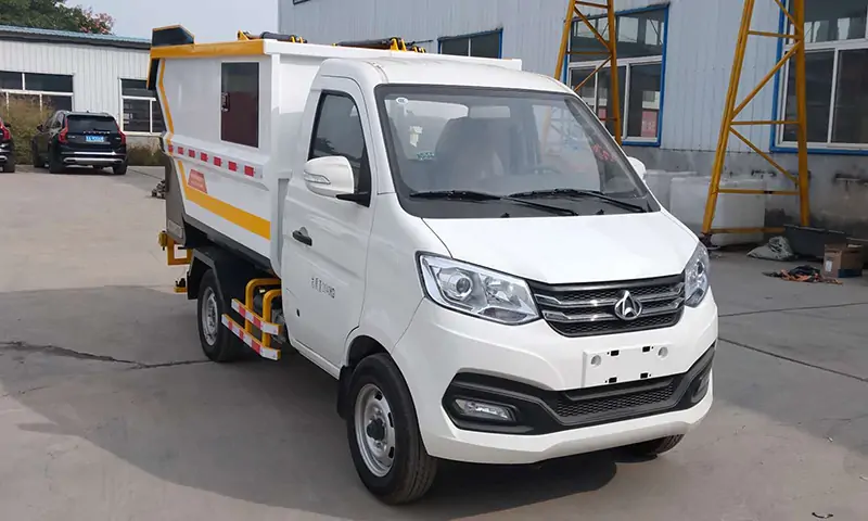 可上牌純電動垃圾清運車，后裝垃圾形式，環(huán)保高效，創(chuàng)新回收！