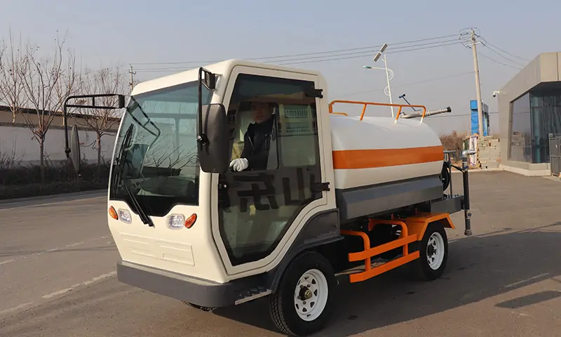純電動(dòng)四輪灑水車(chē)：現(xiàn)代城市環(huán)保清潔的新力量