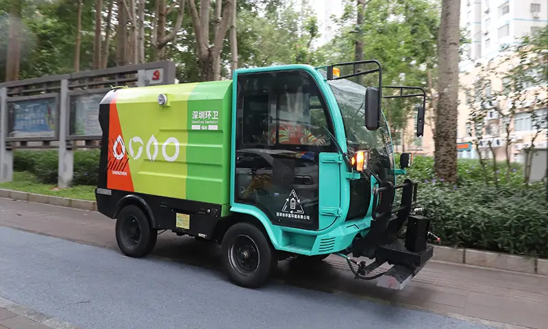 四輪高壓清洗車：助力深圳環(huán)衛(wèi)，為更美好的生活環(huán)境鋪路