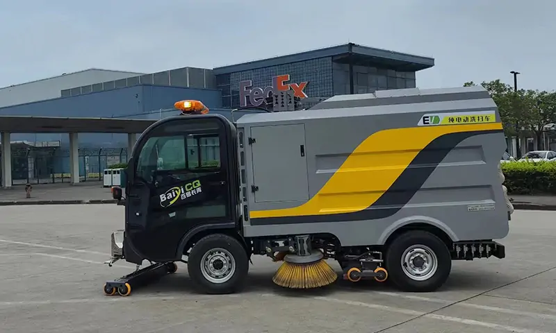 標(biāo)題：四輪純電動洗掃車：道路清潔的革命者