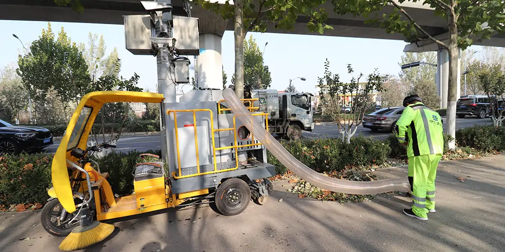 樹(shù)葉收集器車(chē) 三輪樹(shù)葉收集車(chē) 林場(chǎng)專(zhuān)用樹(shù)葉收集車(chē) 三輪車(chē)樹(shù)葉收集機(jī) 電動(dòng)三輪車(chē)樹(shù)葉收集器