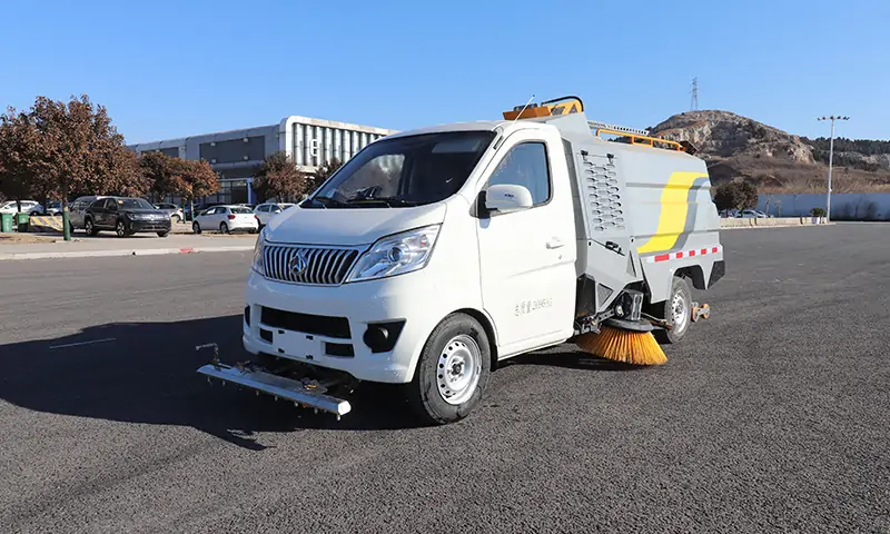 現代城市環(huán)衛(wèi)利器——純電動洗掃車