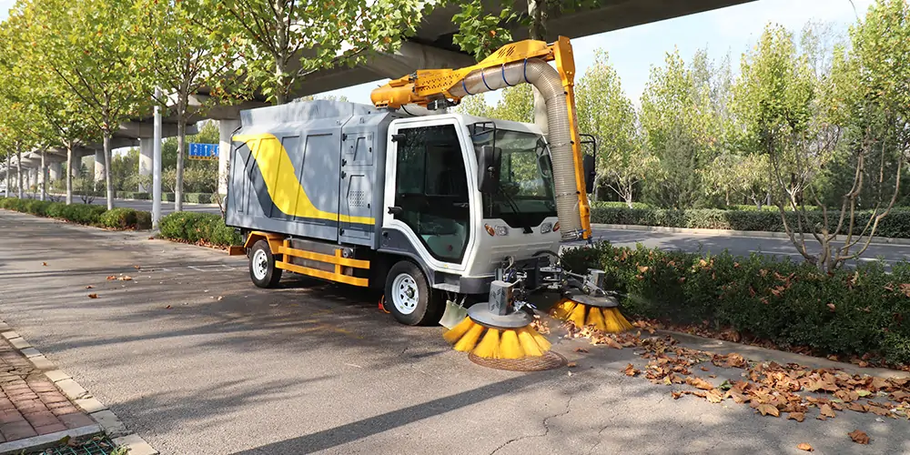 吸入式樹葉收集車,破碎樹葉收集車,強力吸樹葉收集車,大型樹葉收集清掃車