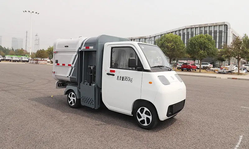 新能源四輪側裝垃圾清運車：垃圾轉運創(chuàng)新專業(yè)設備，有公告，可上牌
