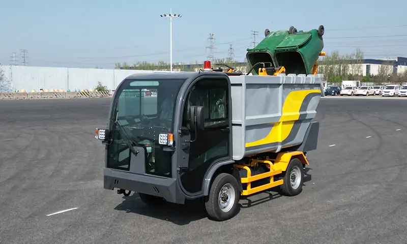 新款后裝式垃圾清運車：物業(yè)景區(qū)道路垃圾桶垃圾轉(zhuǎn)運的專業(yè)設(shè)備