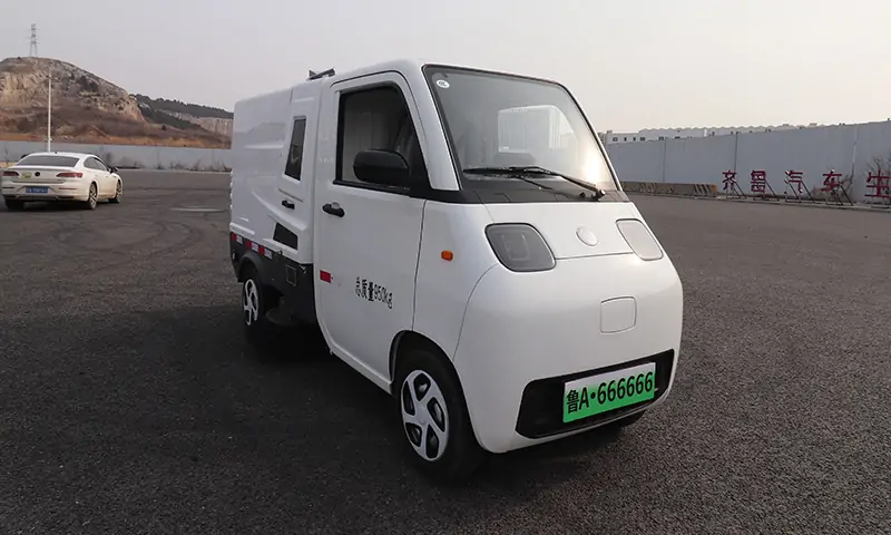 小型純電動洗掃車：城市清潔新利器,功能多樣，應用廣泛