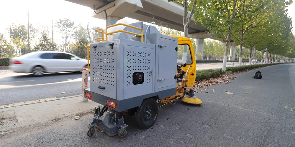 三輪車樹葉收集機(jī) 吸入式樹葉收集車 電動三輪車樹葉收集器 樹葉收集器車 三輪樹葉收集車 林場專用樹葉收集車