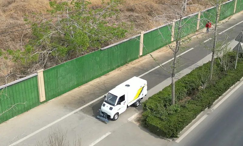 新能源路面養(yǎng)護車：創(chuàng)新清潔解決方案，提升城市環(huán)境質量