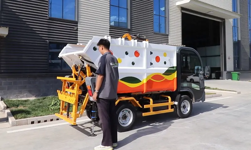 綠色驅(qū)動 智慧作業(yè)——后裝式新能源垃圾清運車引領(lǐng)環(huán)衛(wèi)新風(fēng)尚