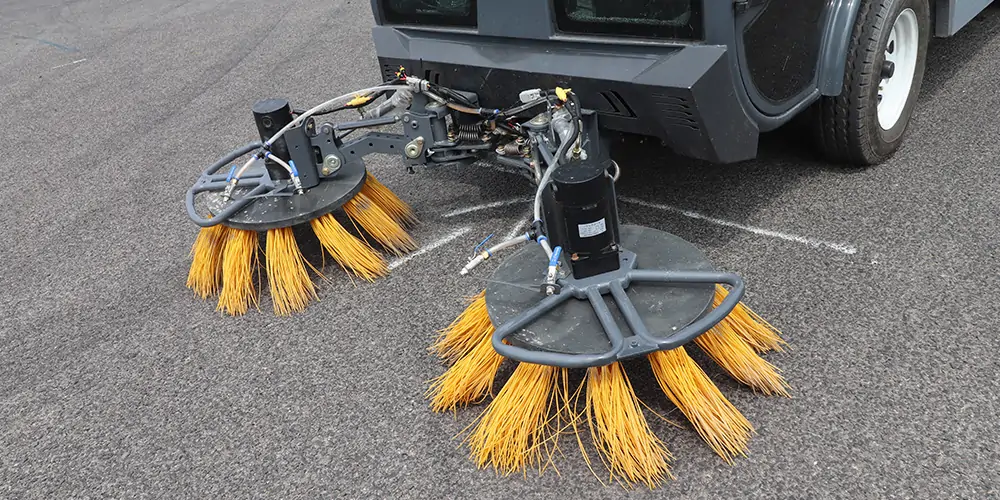 樹葉收集車，新能源樹葉收集車，多功能樹葉收集車，四輪樹葉收集車