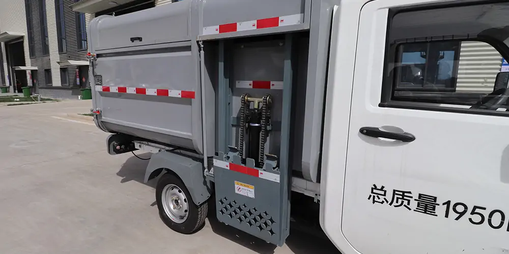 新能源垃圾車，側(cè)裝垃圾車，小型垃圾清運車，純電動垃圾車