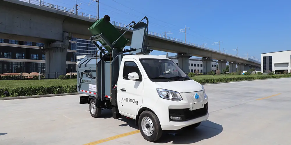 新能源側(cè)裝式垃圾車，新能源垃圾車，小型垃圾車，純電動垃圾車
