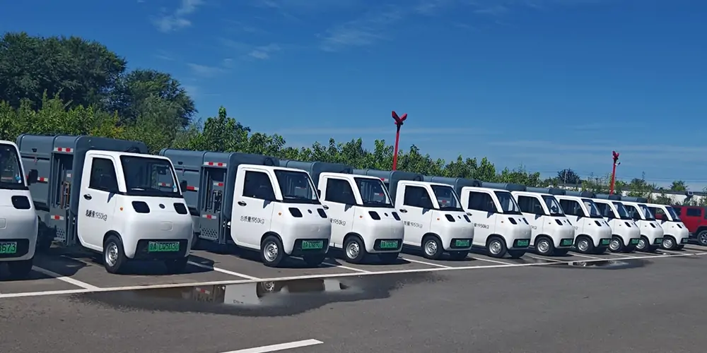 新能源側(cè)裝垃圾車，側(cè)裝式垃圾車，垃圾車，小型垃圾車