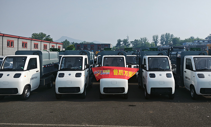 新能源側裝式垃圾清運車順利發(fā)往上海 助力城市綠色環(huán)衛(wèi)建設