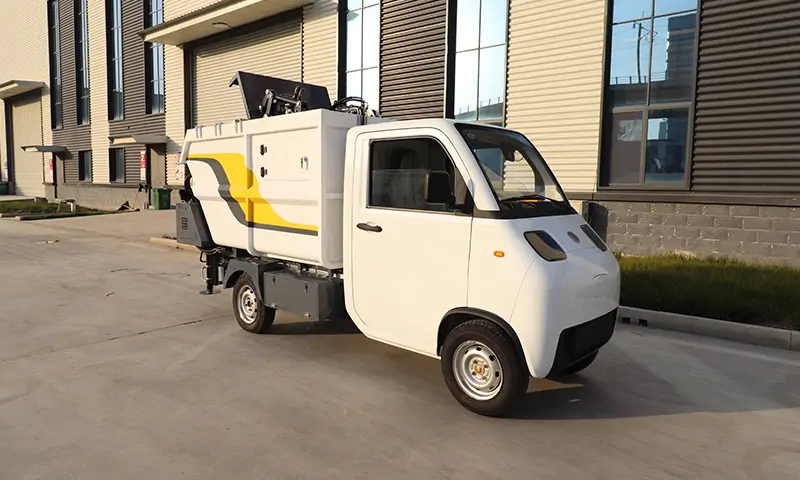 純電動(dòng)后裝垃圾車到貨客戶現(xiàn)場(chǎng)，助力城市環(huán)境衛(wèi)生提升